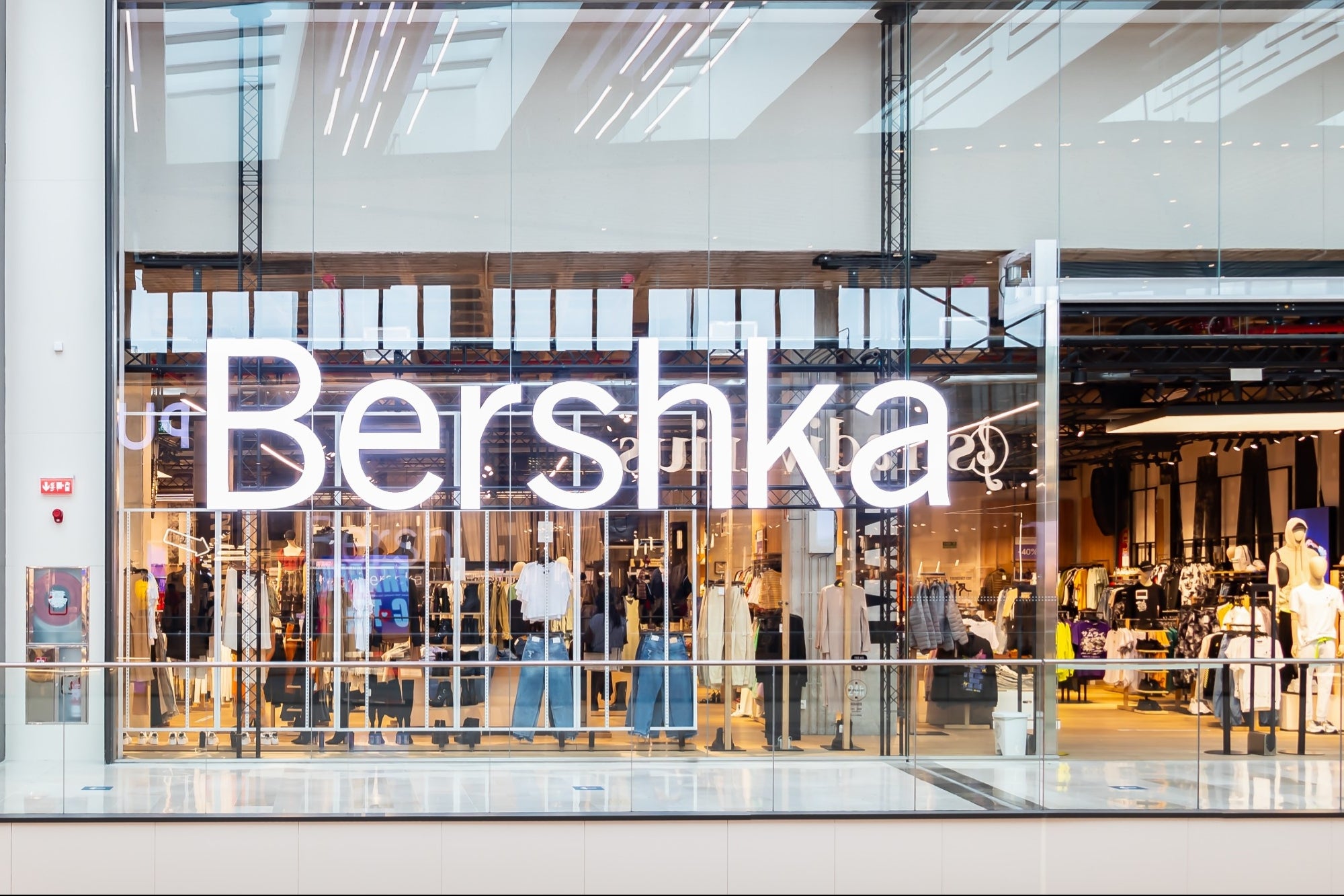 bershka-thoi-trang-tre-trung-va-nang-dong